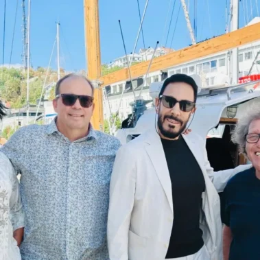Annie og Robert Schur sammen med Bellona-leder Frederic Hauge og ambassadør Omar Fayad Meneses.